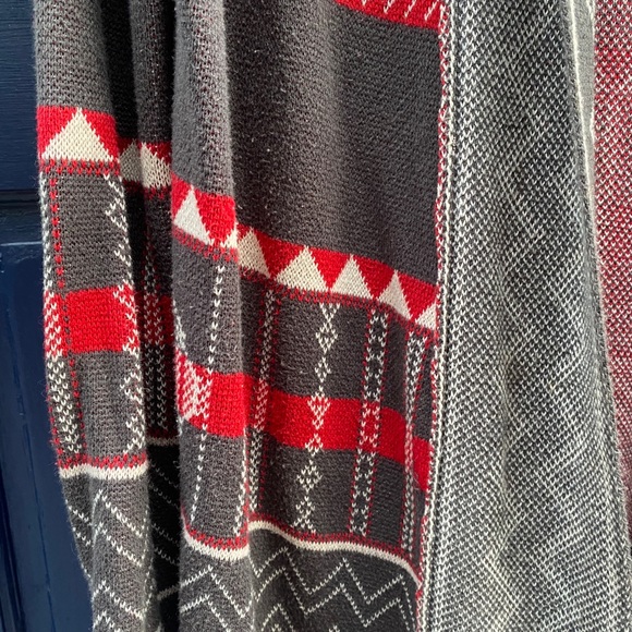 Billabong long vibrant Southwestern sweater with fringe - Picture 9 of 14